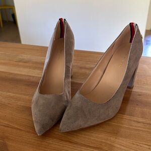 Tommy Hilfiger Suede pumps